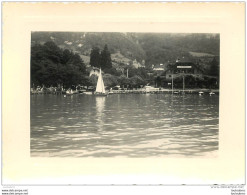 PHOTO   ENTREE DE LA PLAGE TALLOIRES  1954  FORMAT  10.50  X 8 CM - Lugares