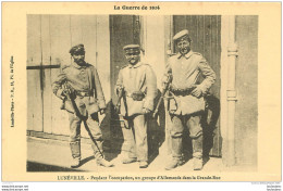 LUNEVILLE PENDANT L'OCCUPATION UN GROUPE D'ALLEMANDS DANS LA GRANDE RUE - Luneville