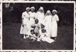 Catholic Nuns 1930s Photo M756N - Anonymous Persons