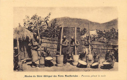 Malawi - Women Pounding Corn - Publ. Company Of Mary - Mission Du Shiré Des Pères Montfortains - Malawi