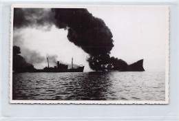 Egypt - Liberian Oil Tanker Burning In The Gulf Of Alexandria In 1963 - REAL PHOTO - Publ. Unknown  - Alexandria