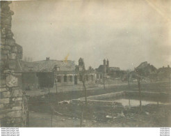 LIHONS SOMME LA PLACE APRES LES BOMBARDEMENTS   PHOTO ORIGINALE 10.50 X 8 CM - Guerra, Militares