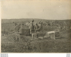 L'AVANCE FRANCAISE DANS L'AISNE BATTERIE DE 75 EN ACTION WW1 PHOTO ORIGINALE 24 X 18 CM - Guerra, Militari