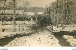 GROUPE DE SOLDATS ET BARRAQUEMENTS CARTE PHOTO - Other & Unclassified