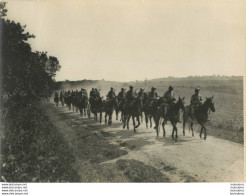 FRONT FRANCAIS REGIMENT DE DRAGON ALLANT AU COMBAT WW1 PHOTO ORIGINALE 24 X 18 CM - Guerra, Militari