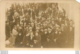 CARTE PHOTO GROUPE DE FEMMES ET HOMMES - A Identifier