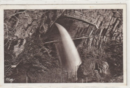 43 DEPT 39 : édit. Cim N° 201 : Grottes De Baume Les Messieurs Cascade Et Passerelle D'entrée Des Grottes - Baume-les-Messieurs