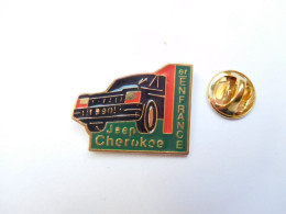 Beau Pin's , Auto Renault Jeep Cherokee , 1er En France En 1990 , Verso Quadrillé 1 Attache - Renault