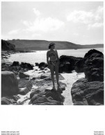 TREBEURDEN FEMME EN MAILLOT DE BAIN PHOTO ORIGINALE  FORMAT 24X18CM ANNEES 60 - Plaatsen