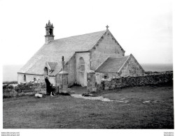 CHAPELLE SAINT THEY POINTE DU RAZ PHOTO ORIGINALE  FORMAT 24X18CM ANNEES 60 - Plaatsen