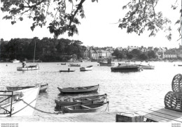 BRETAGNE PORT DE PECHE AVEC PANIERS EN PREMIER PLAN  PHOTO ORIGINALE  FORMAT 24X18CM ANNEES 60 - Plaatsen