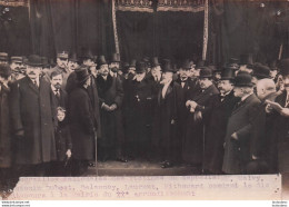 FUNERAILLES DES VICTIMES DU BOMBARDEMENT DES ZEPPELINS SUR PARIS  WW1 1916 PHOTO DE  PRESSE 16X12CM - Guerre, Militaire