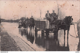 CARTE PHOTO PLUSIEURS ATTELAGES SUR DES ROUTES INONDEES - To Identify