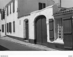 SAINT PIERRE D'OLERON MAISON DES AIEULES  PHOTOGRAPHIE ANONYME VINTAGE SNAPSHOT  PHOTO ARGENTIQUE 24X18CM  ANNEES 60 - Lieux