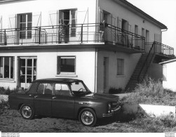 RENAULT 8 A L'ILE D'OLERON PHOTOGRAPHIE ANONYME VINTAGE SNAPSHOT  PHOTO ARGENTIQUE 24X18CM  ANNEES 60 - Automobiles