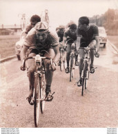 COURSE CYCLISTE  PHOTO DE PRESSE  ORIGINALE 15X16CM - Sports