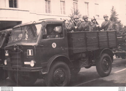 SOLDATS ARMEE ITALIENNE A BORD DE  LEUR CAMION  PHOTO ORIGINALE 14 X 10 CM R1 - Guerre, Militaire