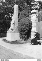 QUIMPER LES FILLES DE LA MER  PHOTOGRAPHIE ANONYME VINTAGE SNAPSHOT  PHOTO ARGENTIQUE 24X18CM ANNEES 60 R1 - Luoghi