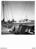 PORT BRETON PHOTOGRAPHIE ANONYME VINTAGE SNAPSHOT  PHOTO ARGENTIQUE 24X18CM ANNEES 60 R2 - Luoghi