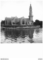 LE FAOU EGLISE SAINT SAUVEUR  PHOTOGRAPHIE ANONYME VINTAGE SNAPSHOT  PHOTO ARGENTIQUE 24X18CM ANNEES 60 R1 - Luoghi