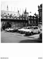 LA ROCHELLE  AVEC CITROEN 2CV ET DS PHOTOGRAPHIE ANONYME VINTAGE SNAPSHOT  PHOTO ARGENTIQUE 24X18CM ANNEES 60 - Luoghi