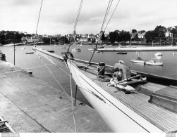 PORT BRETON PHOTOGRAPHIE ANONYME VINTAGE SNAPSHOT  PHOTO ARGENTIQUE 24X18CM ANNEES 60 S1 - Places