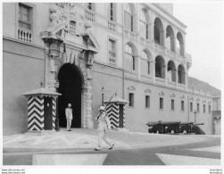 MONACO PHOTOGRAPHIE ANONYME VINTAGE SNAPSHOT  PHOTO ARGENTIQUE 24X18CM ANNEES 60 - Places