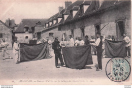 BEAUVAIS LA CASERNE  WATRIN LE  BATTAGE DES COUVERTURES - Beauvais