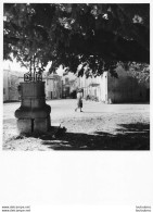 SAINT CEZAIRE SUR SIAGNE PHOTOGRAPHIE ANONYME VINTAGE SNAPSHOT  PHOTO ARGENTIQUE 24X18CM ANNEES 60 - Lieux