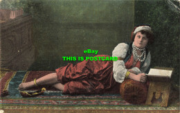 R594924 Constantinople. The Woman Is Lying On The Carpet And Reading A Book - Monde