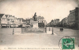 FRANCE - Beauvais - La Place De L'hôtel De Ville Et La Statue De Jeanne Hachette - Carte Postale Ancienne - Beauvais