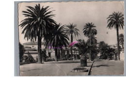 HYERES LES PALMIERS 83 - La Place Du Generale Joffre 1956 - Hyeres