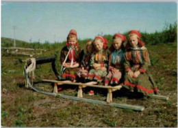 FINNMARK. -  Nord De La Norvège. -  Jeunes Lapons En Costumes     Non Circulée. - Noruega