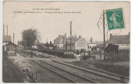 CARTE POSTALE   LE THEIL SUR HUISNE 61  Passage à Niveau Et Avenue De La Gare - Sonstige & Ohne Zuordnung