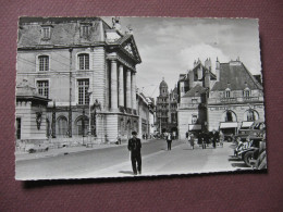 CPA PHOTO 21 DIJON Place Des Ducs POLICIER POLICE ? 1950 1960 - Dijon