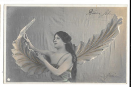 CPA  FEMME  .ARTISTIQUE  ART NOUVEAU  LES AILES..1903  .TBE SCAN - Femmes