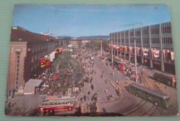 Basel - Schweizer Mustermesse Basel: Messevorplatz Mit Hallen 21 / 25 / Autobus, Tram, Strassenbahn - Bâle