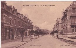 LAVENTIE            Rue Des Cliques   Café Et Pompe à Essence - Sonstige & Ohne Zuordnung