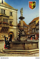 67 OBERNAI N°567 134 Fontaine Sainte Odile Statue Alsacienne Et Alsacien En Costume Blason Vélo VOIR DOS - Obernai