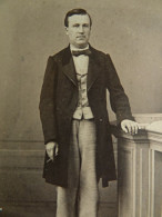 Photo Cdv F. Cliché à Reims - Homme, Notable En Pied, Pantalon Pied De Poule, Sec. Empire Ca 1865 L432 - Alte (vor 1900)