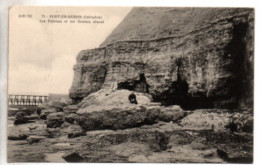 Port En Bessin  Les Falaises Et Les Grottes - Port-en-Bessin-Huppain