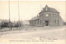 PAS DE CALAIS AUCHY LES MINES : ROUTE NATIONALE ET RUE DE LA GARE - CITE MINIERE - Otros & Sin Clasificación