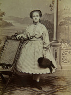 Photo CDV Raps à Coeln  Fillette Très élégante  Robe Rayée, Chapeau  CA 1860-65 - L679B - Old (before 1900)