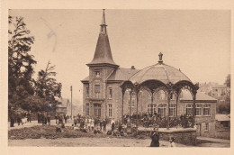 MONT ST MARTIN   -   MEURTHE & MOSELLE  -   (54)   -  CPA  BIEN  ANIMEE   -   L'ECOLE  DES FILLES  ET  LE  KIOSQUE. - Mont Saint Martin