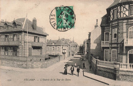 FRANCE - Fécamp - L'entrée De La Rue Des Bains - Carte Postale Ancienne - Fécamp