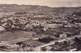 NYONS      LES TERRAINS DE SPORTS.  LE STADE DE FOOTBALL - Football