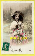 ENFANTS / FILLETTE EN COSTUME D'ALSACIENNE ET BOUQUET DE FLEURS TRICOLORE - Other & Unclassified