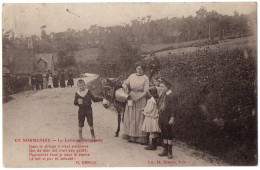 CPA Folklore. En Normandie. La Laitière Normande (animée, âne) - Ed. H. Ermice - Personen