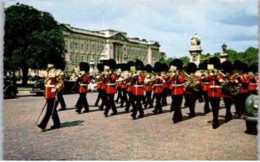 LONDRES. - Guards Band Near Buckingham Palace  -  Non Circulée - Buckingham Palace