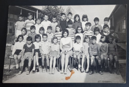 #15    Photo Noir Et Blanc Garçon Fille Photo D’école Photo De Groupe / Boy Girl School Photo Group Photo - Personas Anónimos